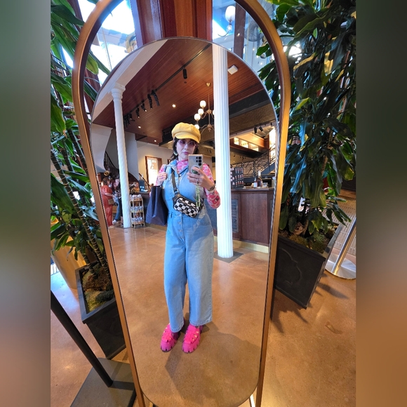 Meet your Posher, Hannah - Picture 1 of 7